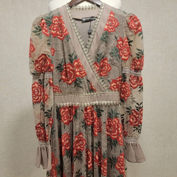 Dress - Picture 4 of 7